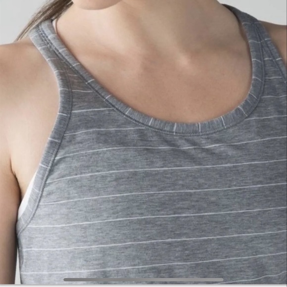 LULULEMON Yogi Everyday Tank Top Shirt Blouse Yoga Workout Gray White Striped - Picture 10 of 10